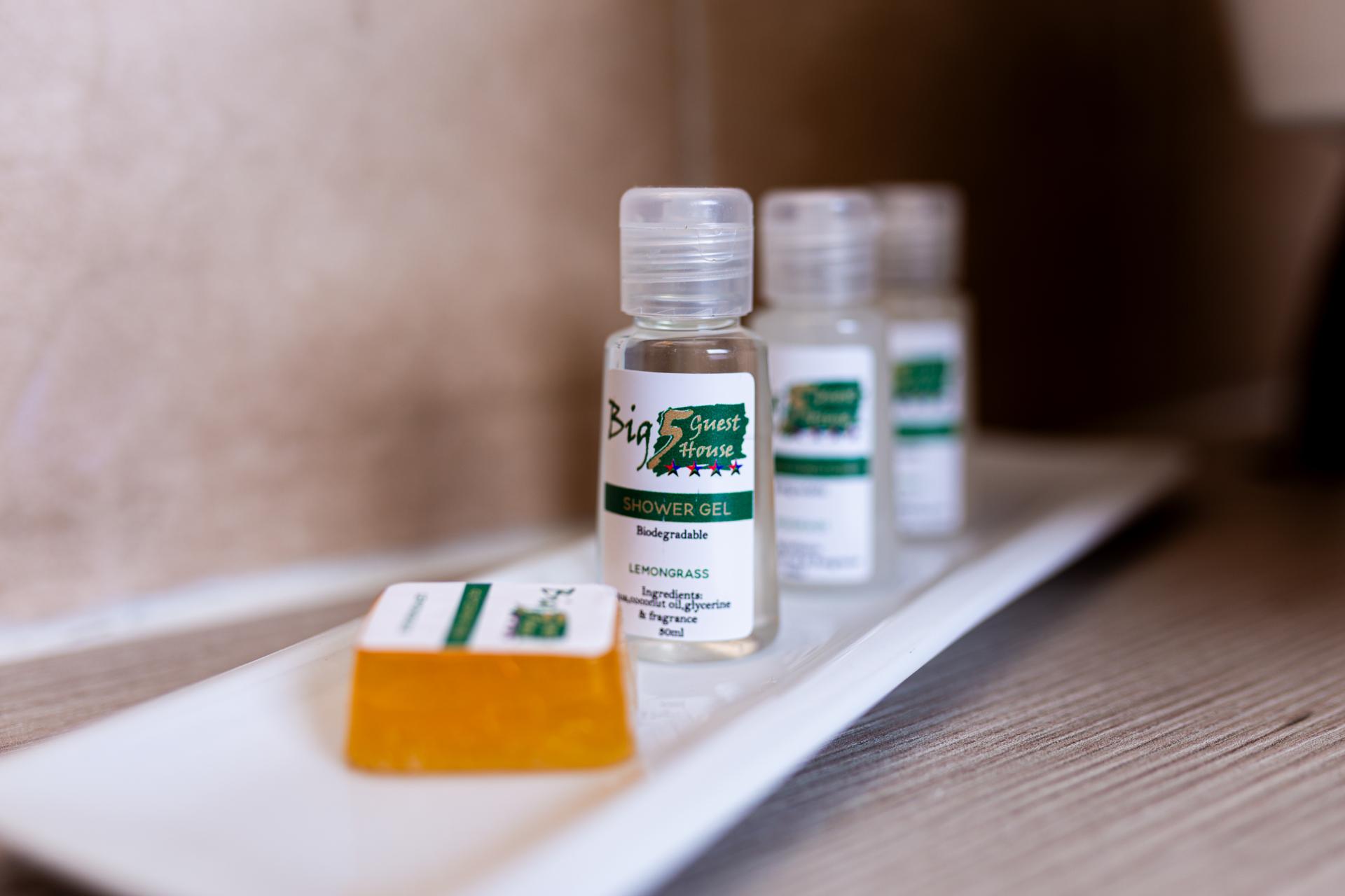 Executive Queen (4) Executive Queen (4)